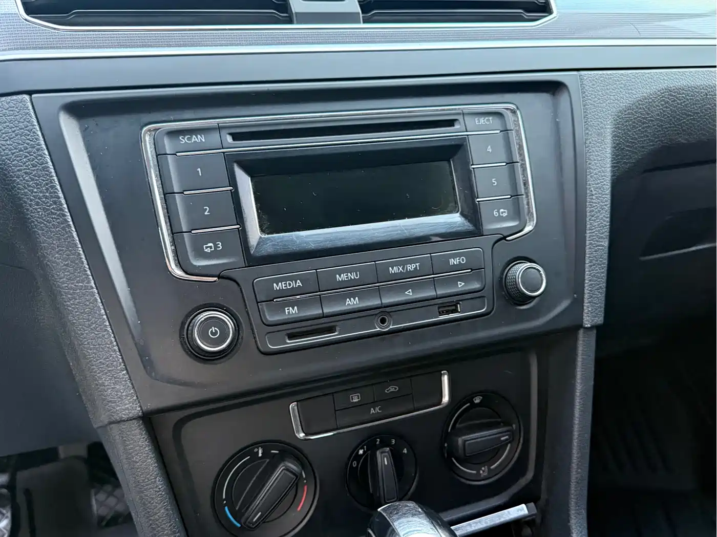 Volkswagen Bora 2018 1.5L Automatic Fashion фото 16