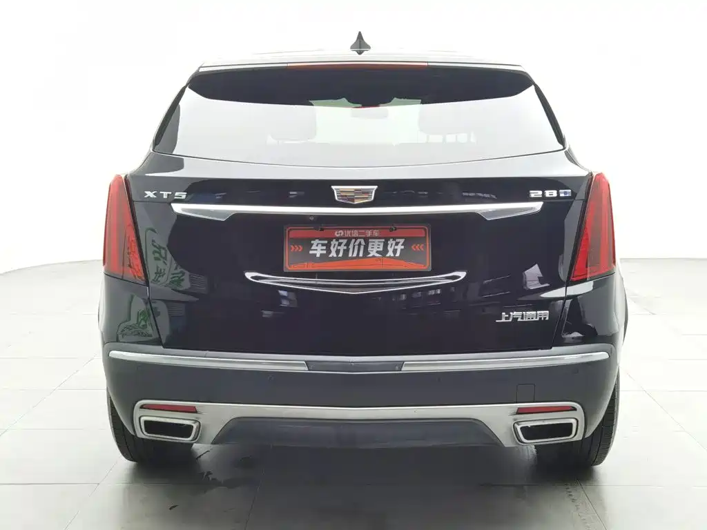 Photo 4 - Cadillac XT5