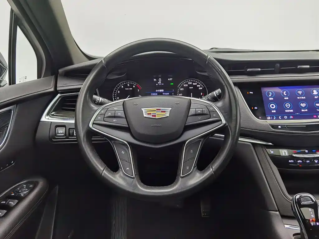 Photo 11 - Cadillac XT5