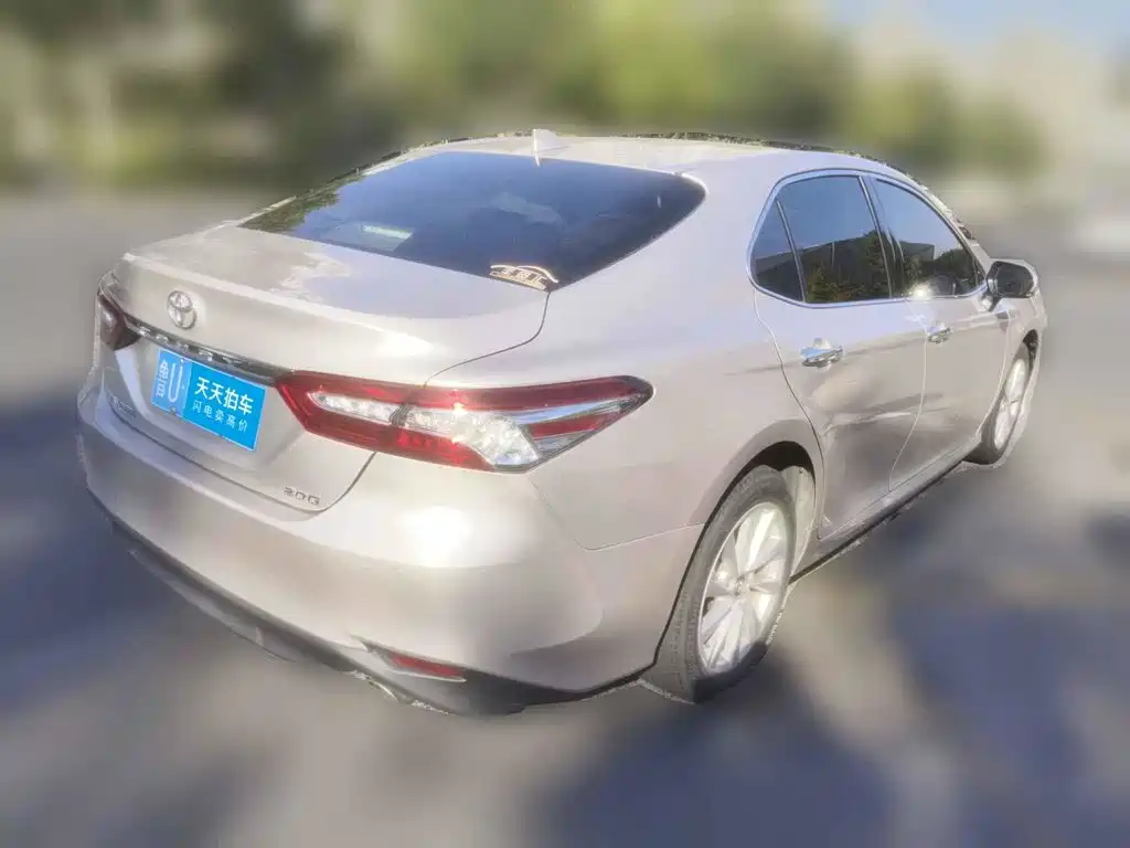 Фото 5 - Toyota Camry