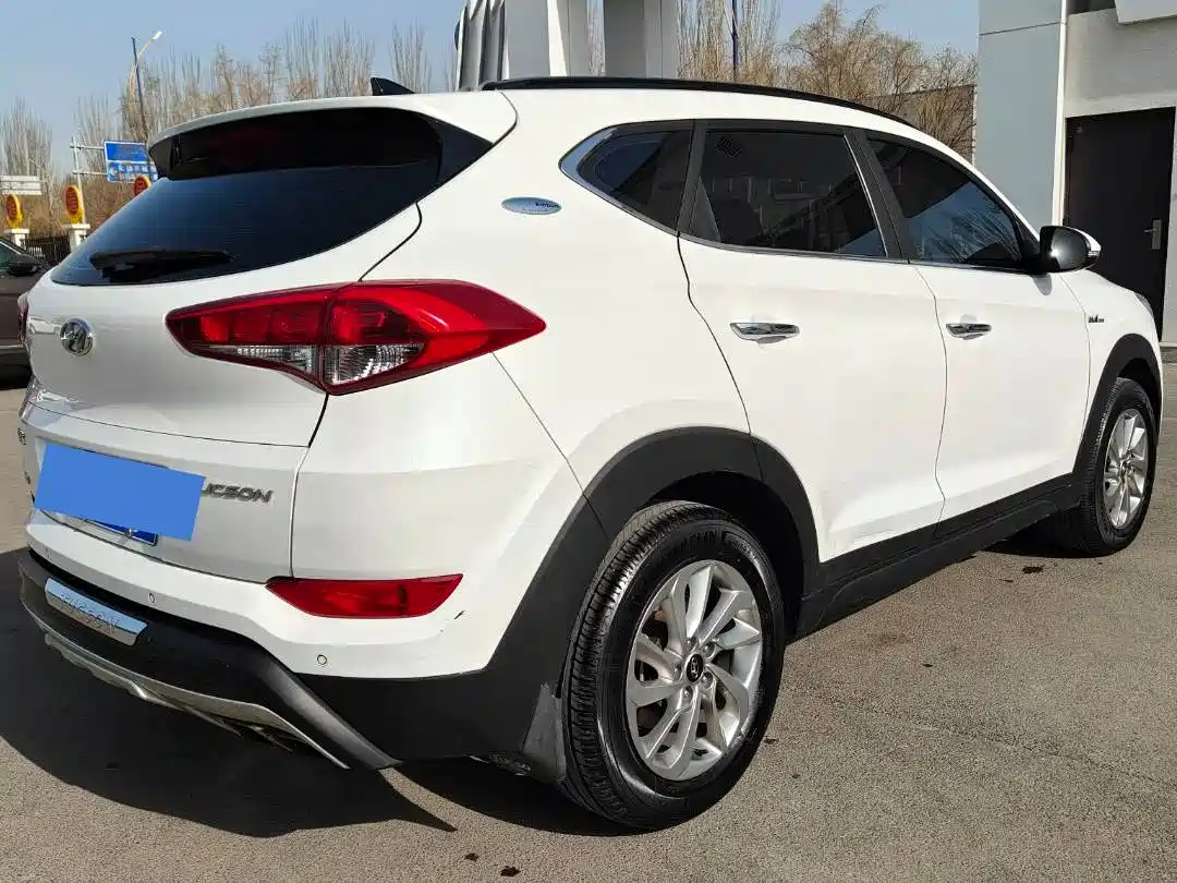 HYUNDAI TUCSON