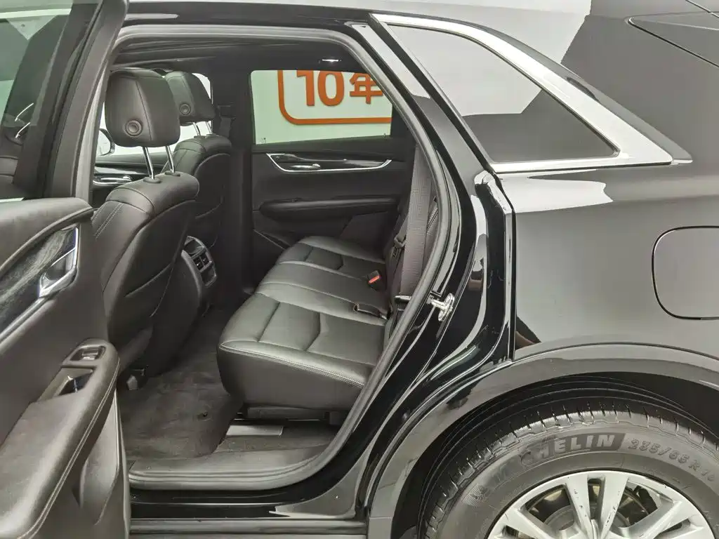 Photo 15 - Cadillac XT5
