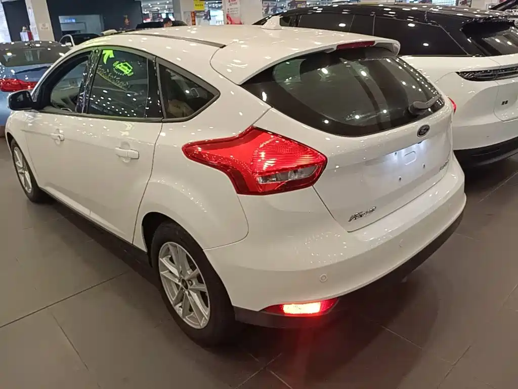 Фото 5 - Ford Focus