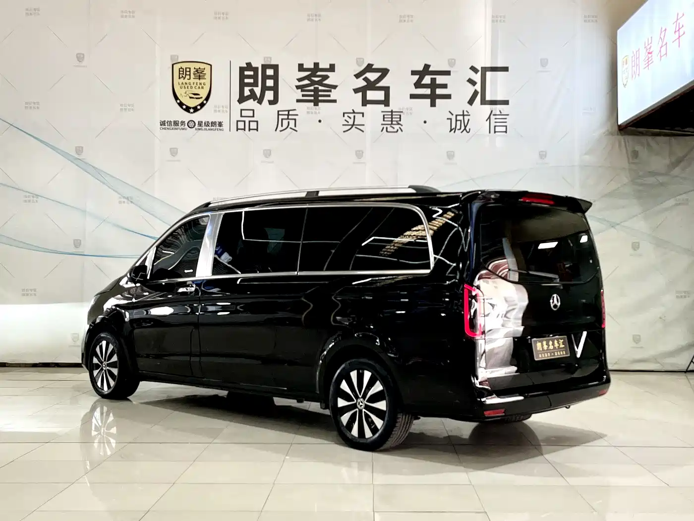 Mercedes-Benz Vito 2023 2.0T Business 7-Seater фото 6