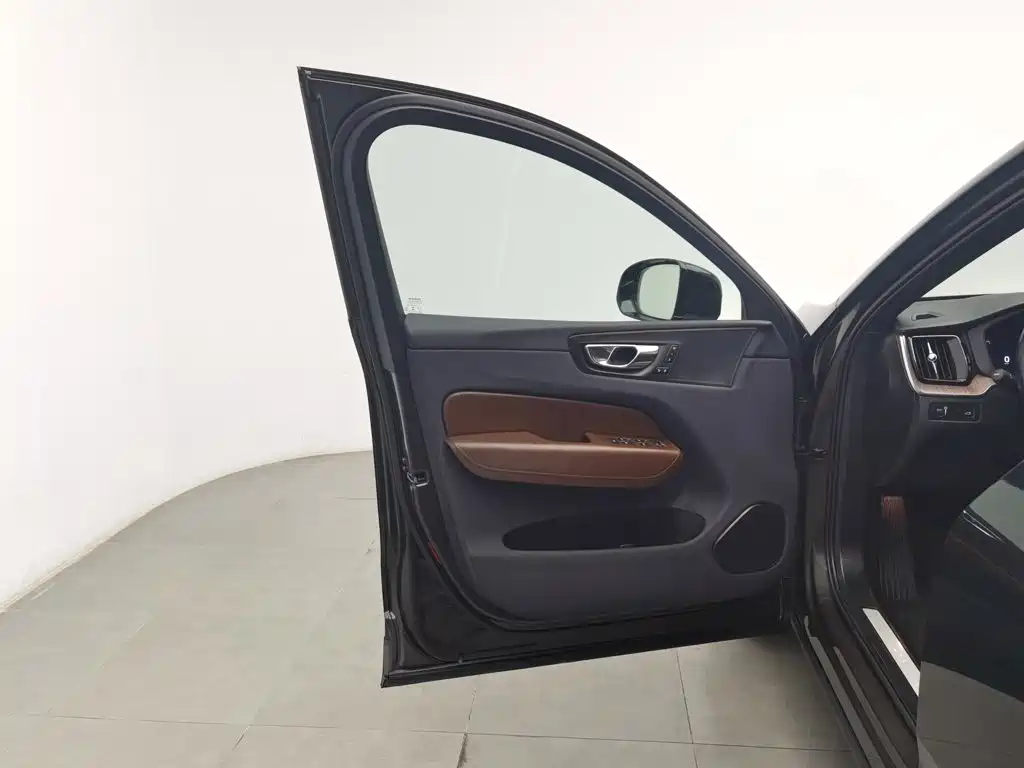 Photo 8 - Volvo XC60
