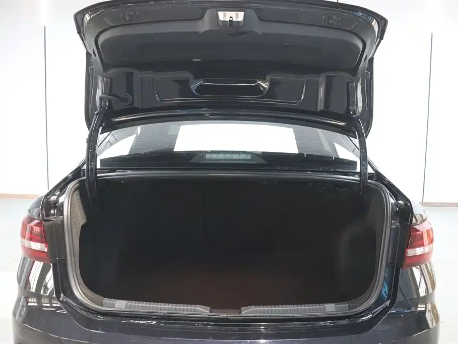 Volkswagen Lavida 2023 1.5L Auto Luxury Edition фото 29