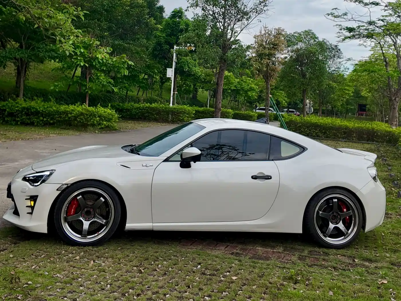 Toyota 86 2013 2.0L Automatic Luxury фото 33