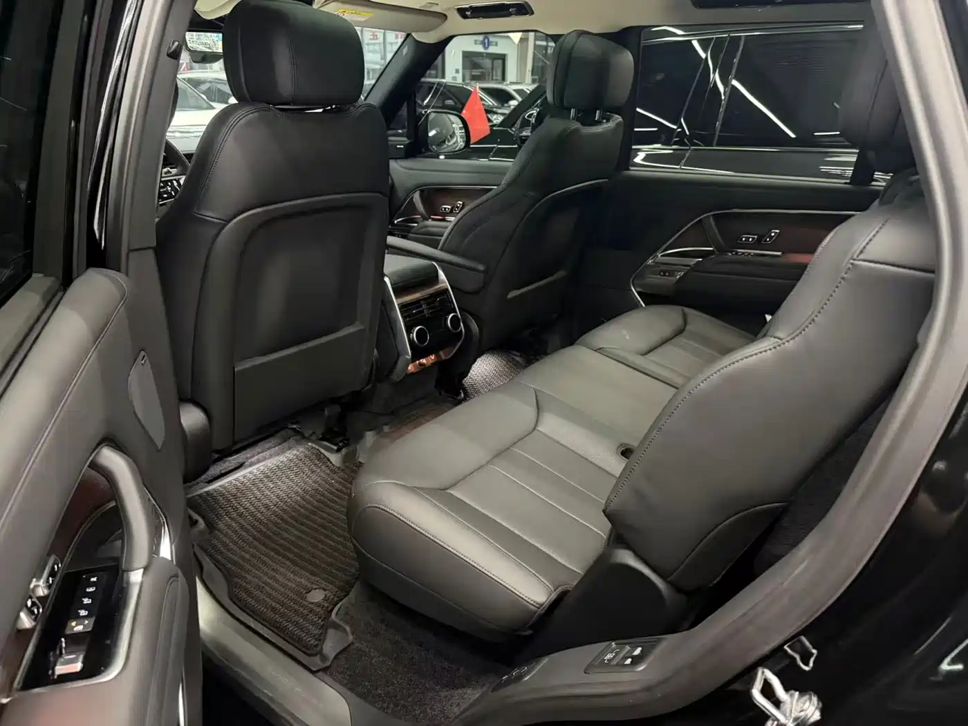 Land Rover Range Rover 2024 2024 3.0 L6 400PS Golden Age Extended 7-Seater
