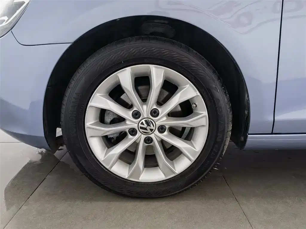 Volkswagen Golf 2012 1.6 Manual Comfort Type фото 17