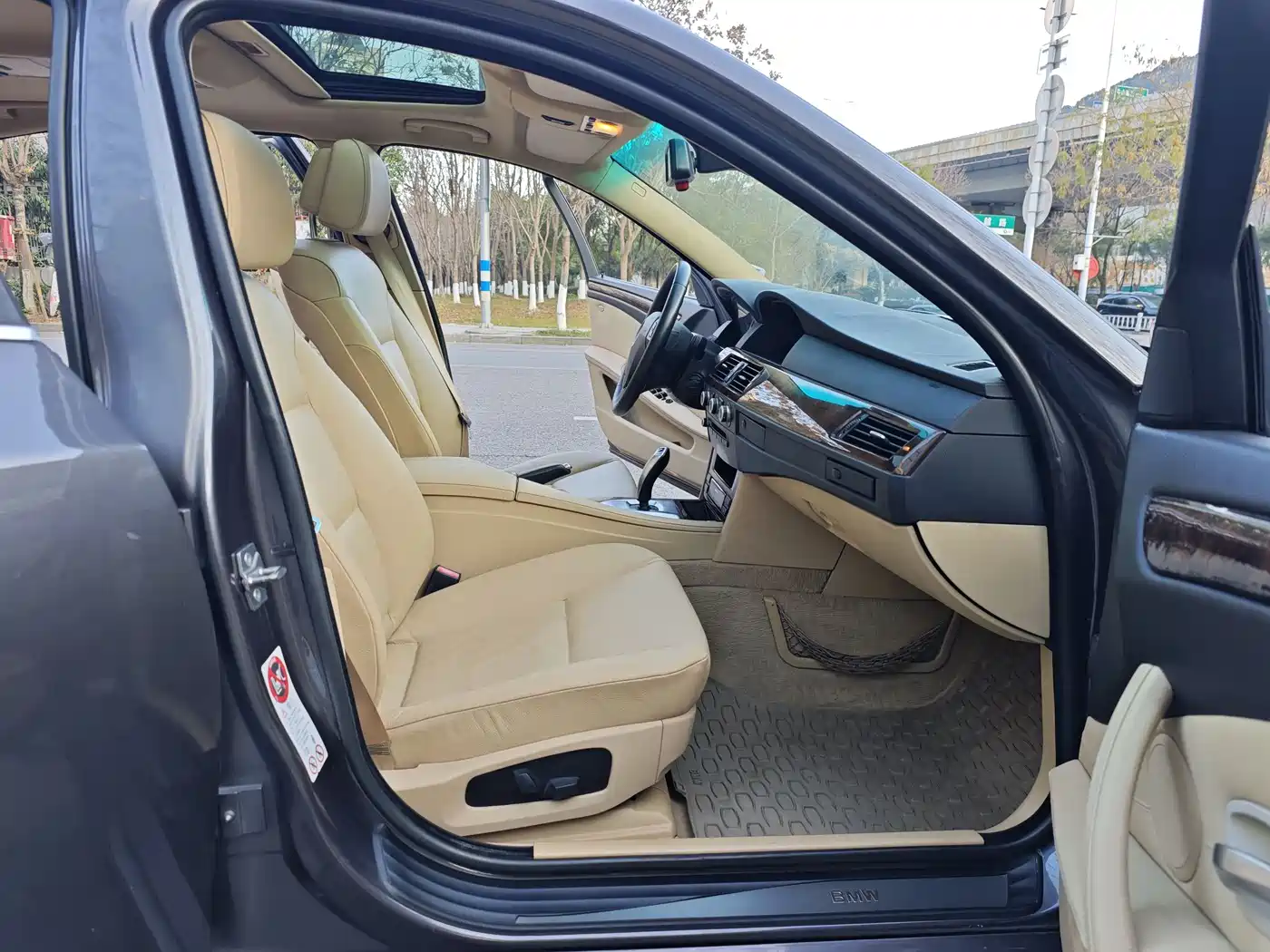 BMW 5 Series 2009 Model 523Li Premium фото 15