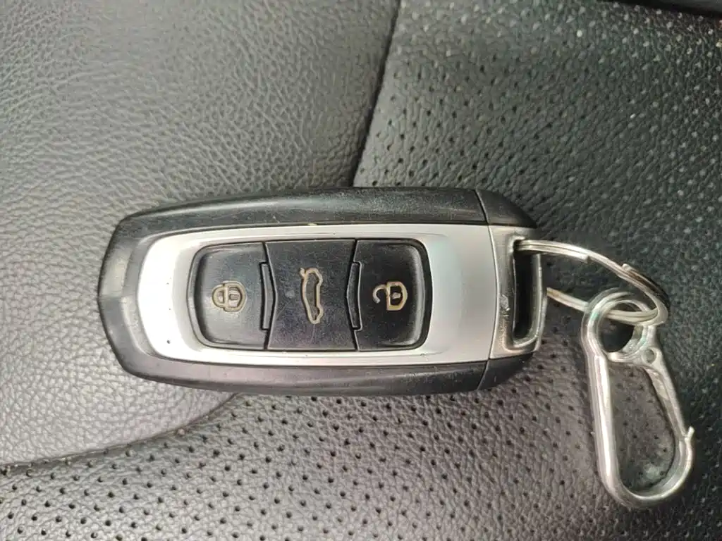 Фото 9 - Geely Vision X3