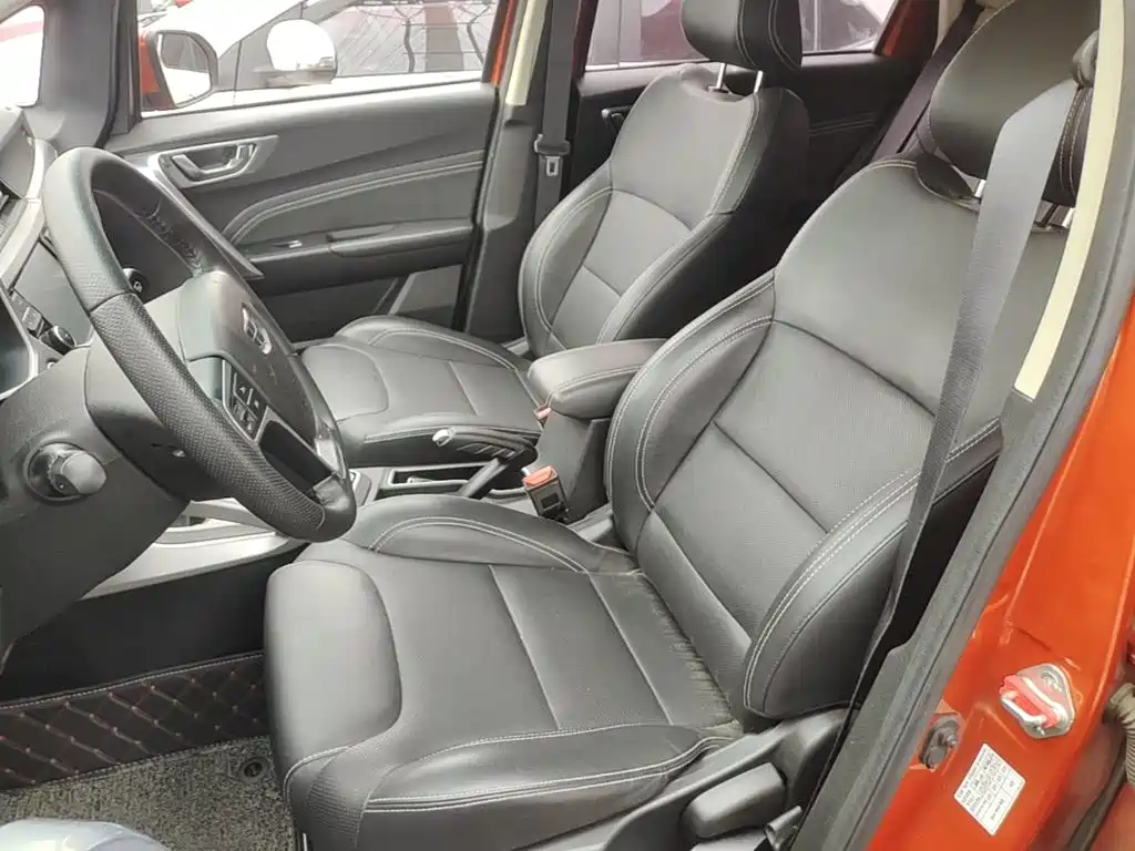 Фото 15 - Geely Vision X3