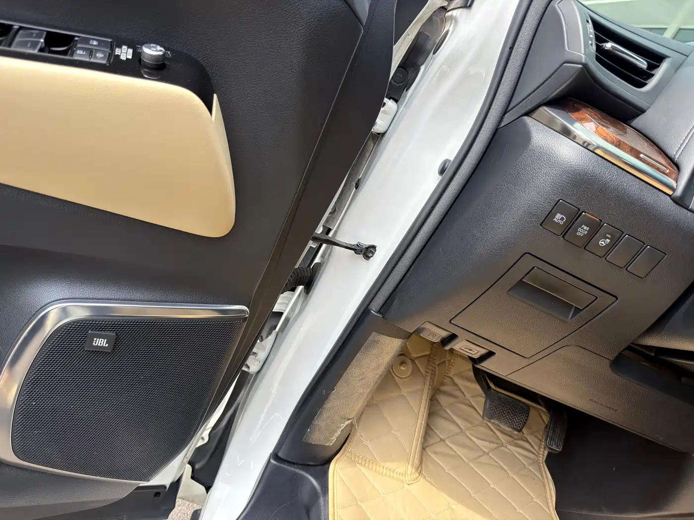 Toyota Alphard 2021 Hybrid 2.5L Luxury фото 5