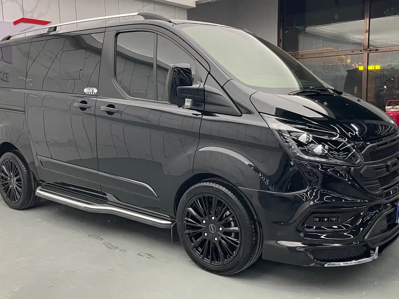 FORD TOURUIOU