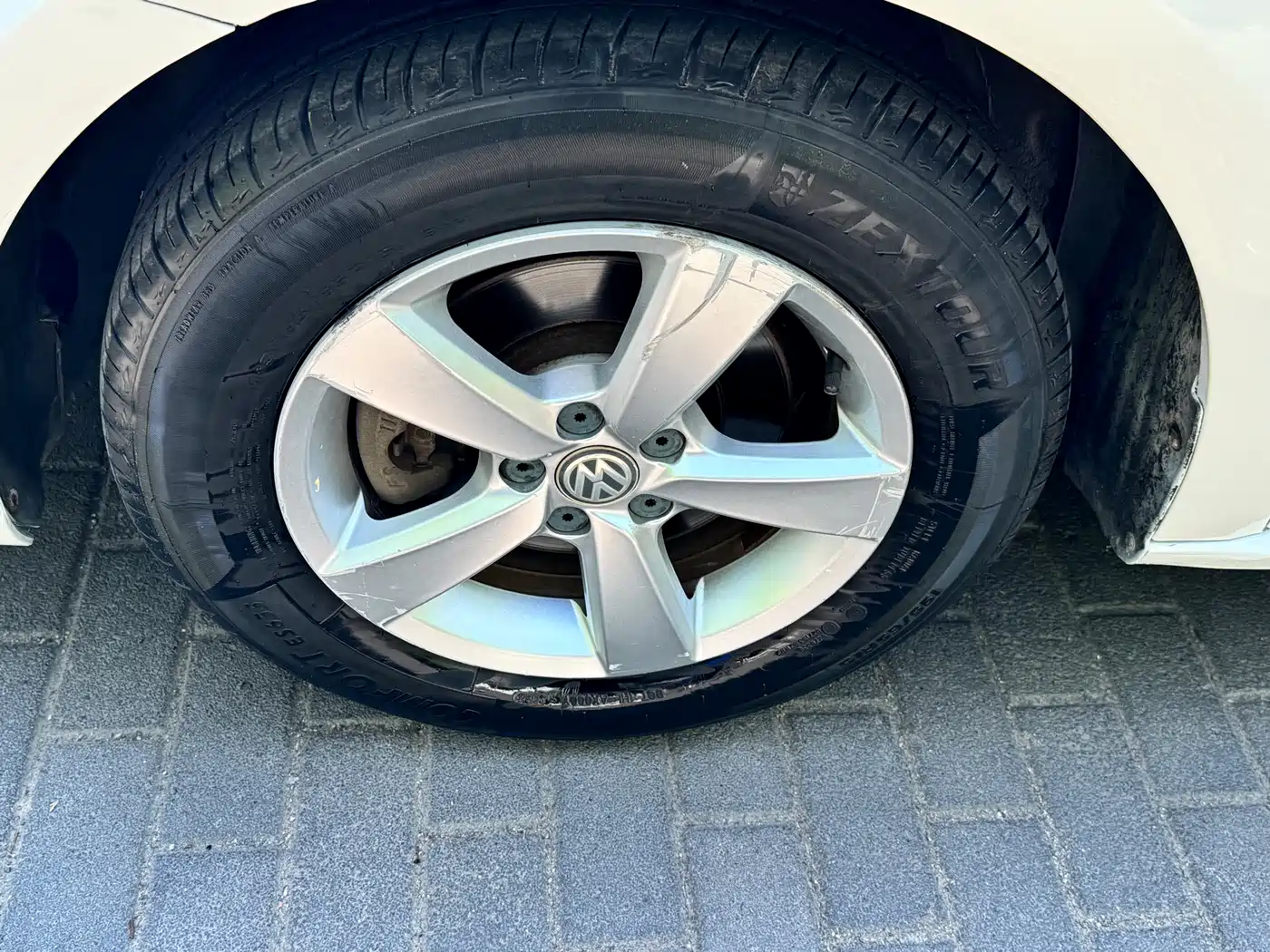 Volkswagen Lavida Tour 2015 1.6L Automatic Trend Edition фото 5