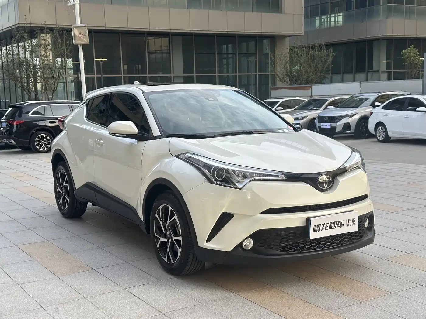 Toyota C-HR 2020 Model 2.0L Leading фото 11