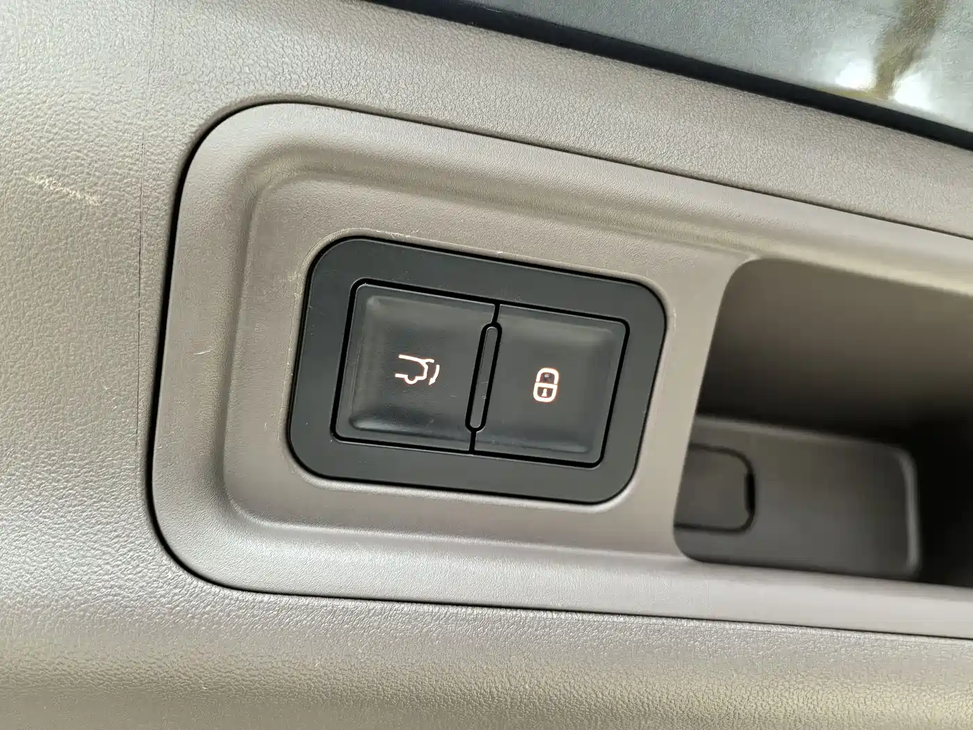 Denza D9 2022 DM-i 970 AWD Flagship фото 9