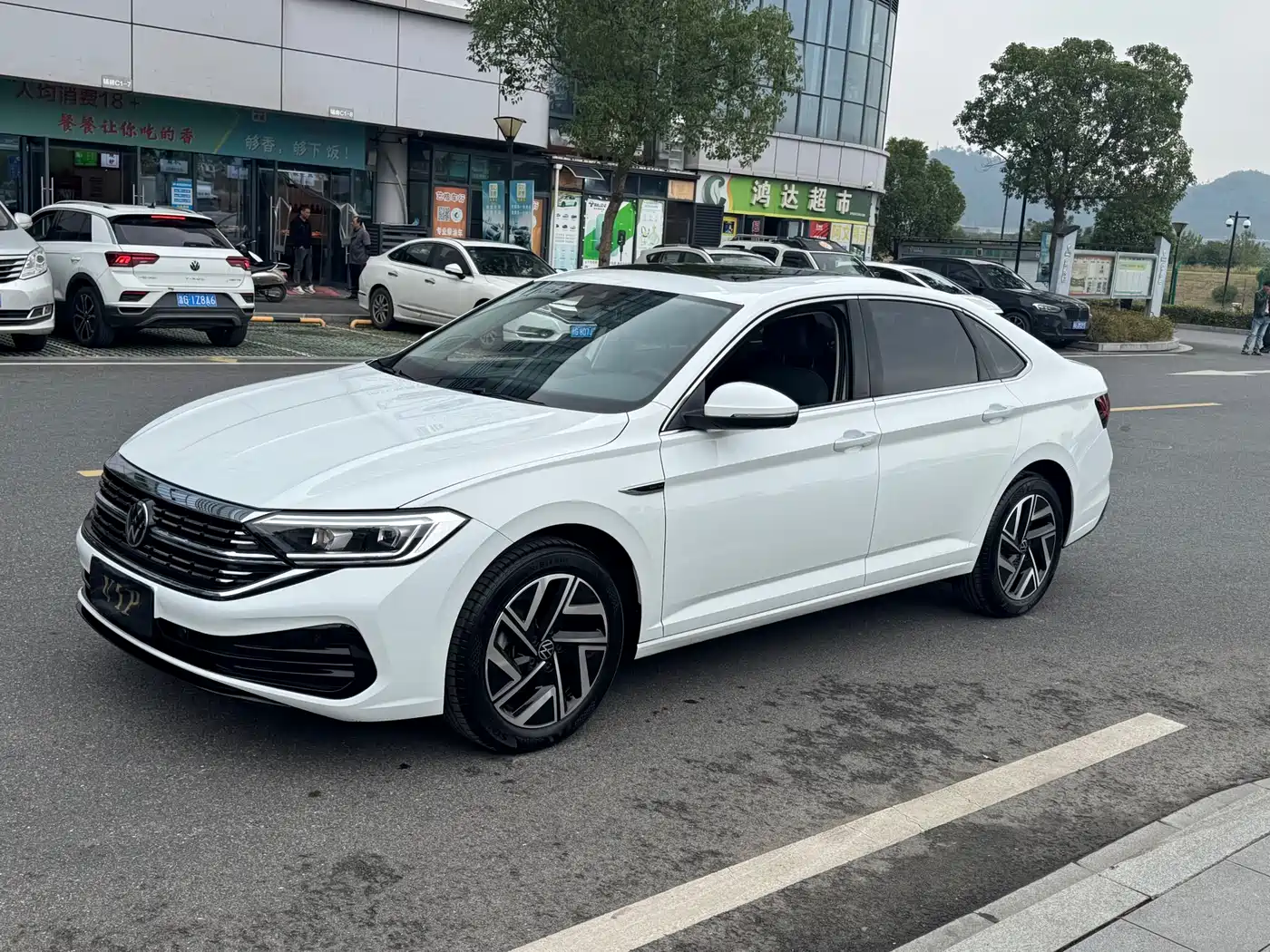 Volkswagen Sagitar 2024 300TSI DSG Surpass Edition