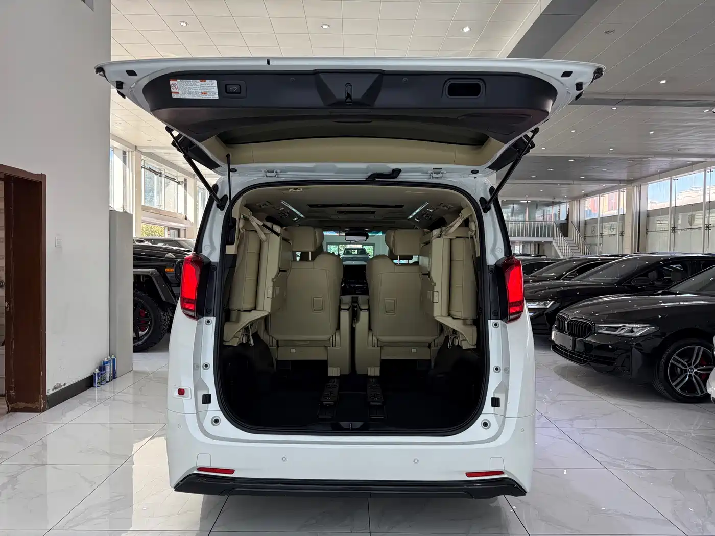 Toyota Alphard 2021 Hybrid 2.5L Premium фото 21