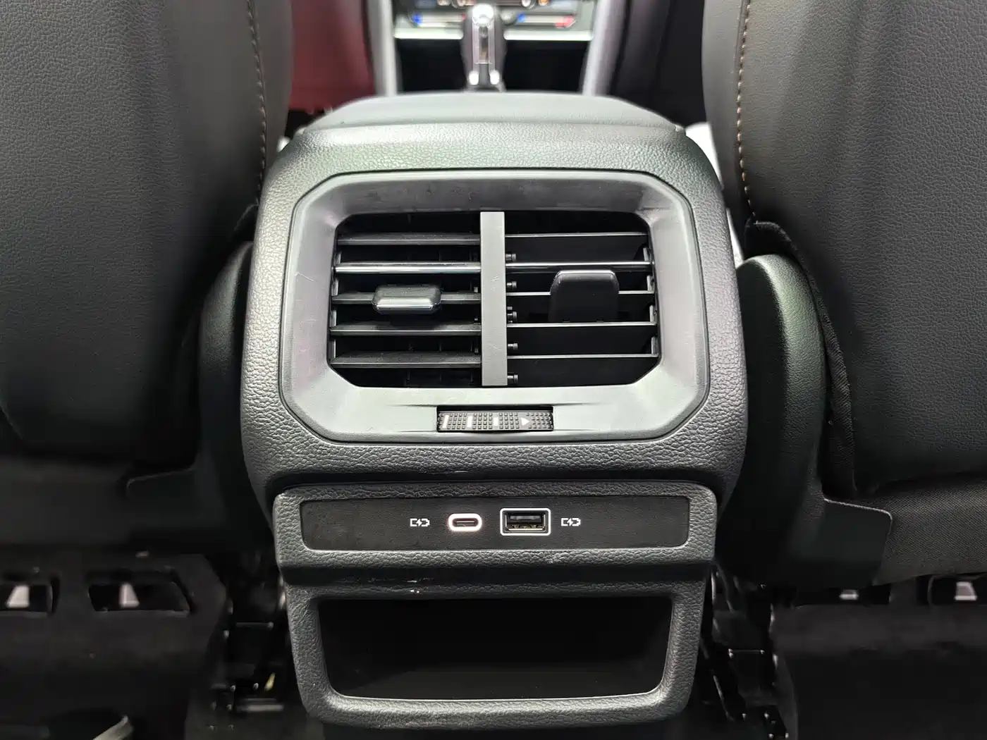 Volkswagen Tharu 2022 280TSI FWD Luxury Edition фото 23