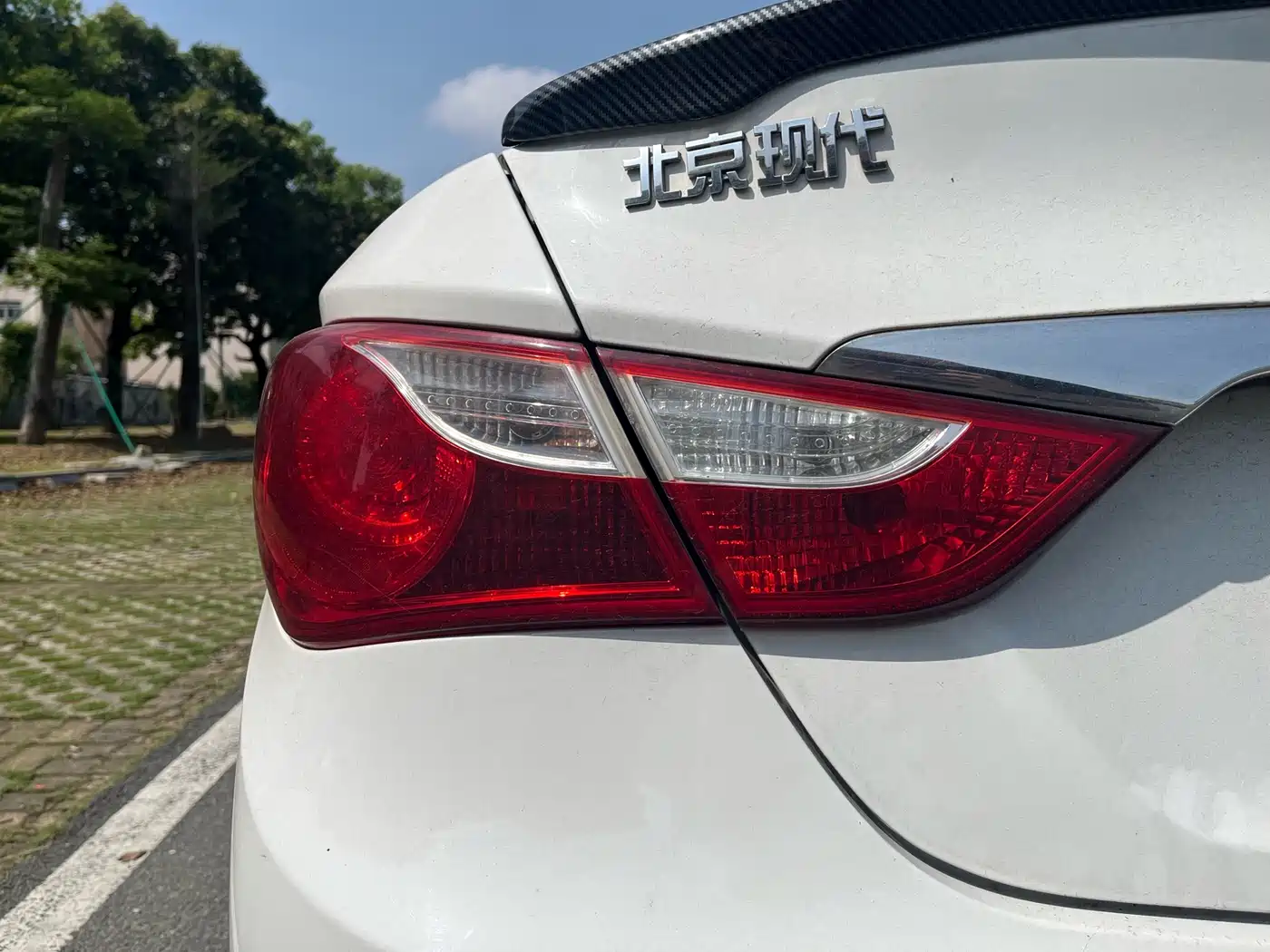 Hyundai Sonata 2011 2.0L Automatic Luxury фото 8