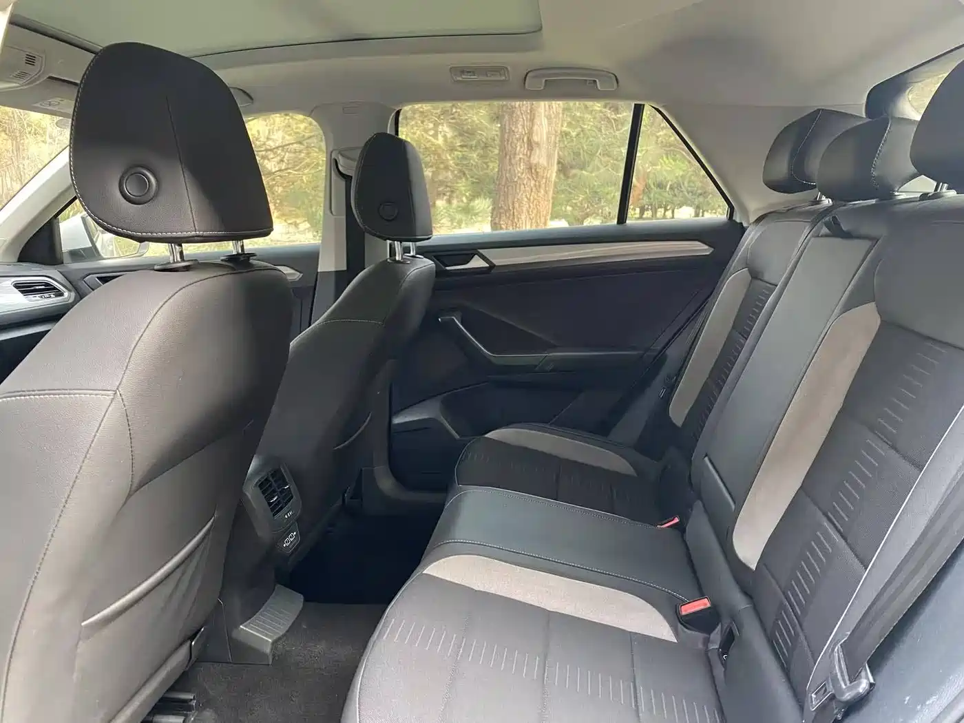 VOLKSWAGEN T-ROC EXPLORING SONGS