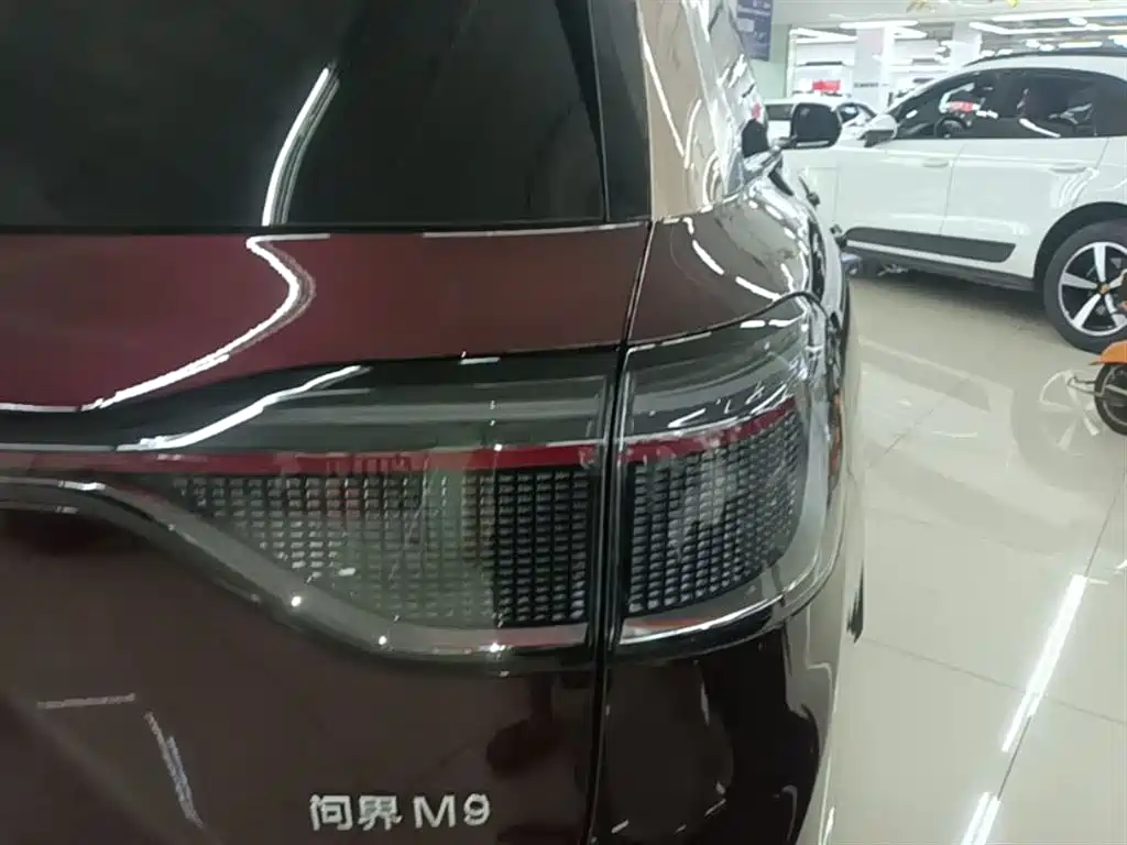 AITO Wenjie AITO M9 2025 Extended Range Ultra 52kWh 6-Seater фото 8