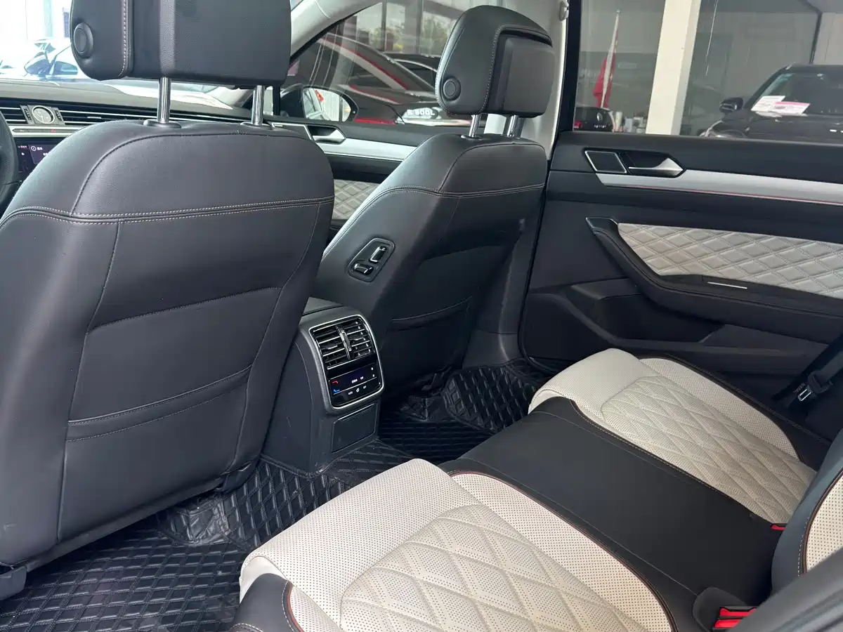 Volkswagen Magotan 2023 Model 2 Million Commemorative Edition 330TSI DSG Luxury фото 9