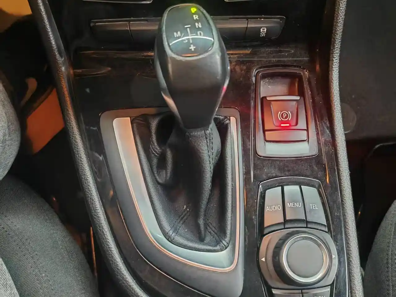 BMW 2 Series Touring 2016 218i Leading фото 12