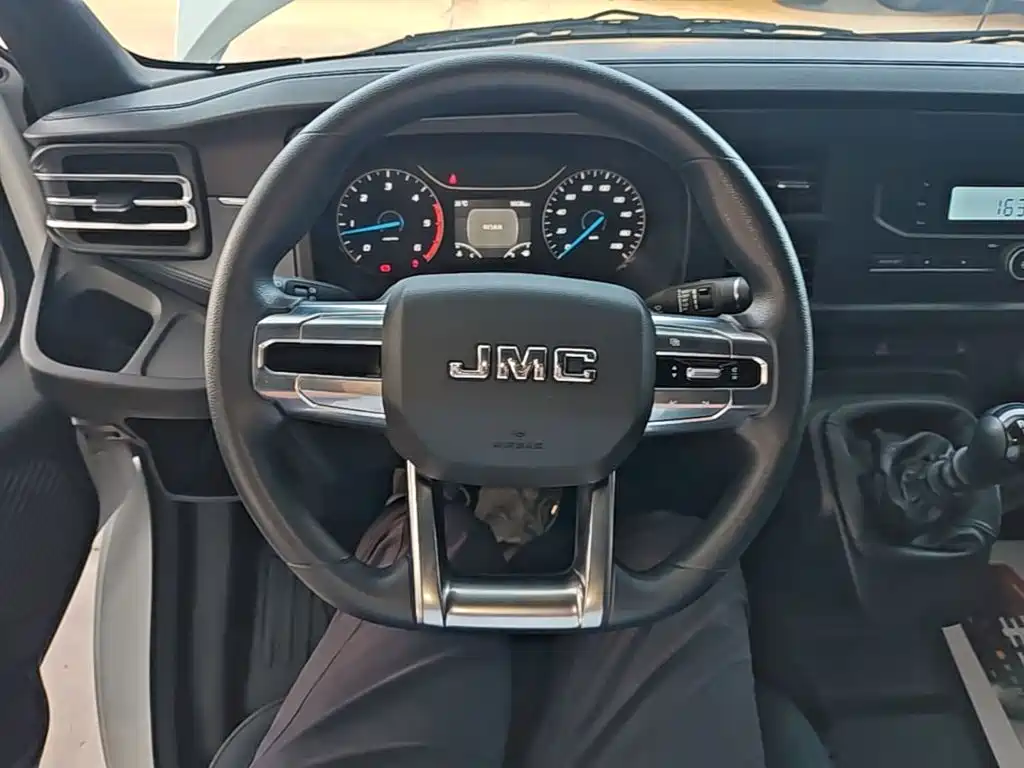 Jiangling JMC Fushun 2025 2025 Model 2.0T 6MT Diesel Medium Wheelbase Medium-High Roof Commercial MPV 7 Seats