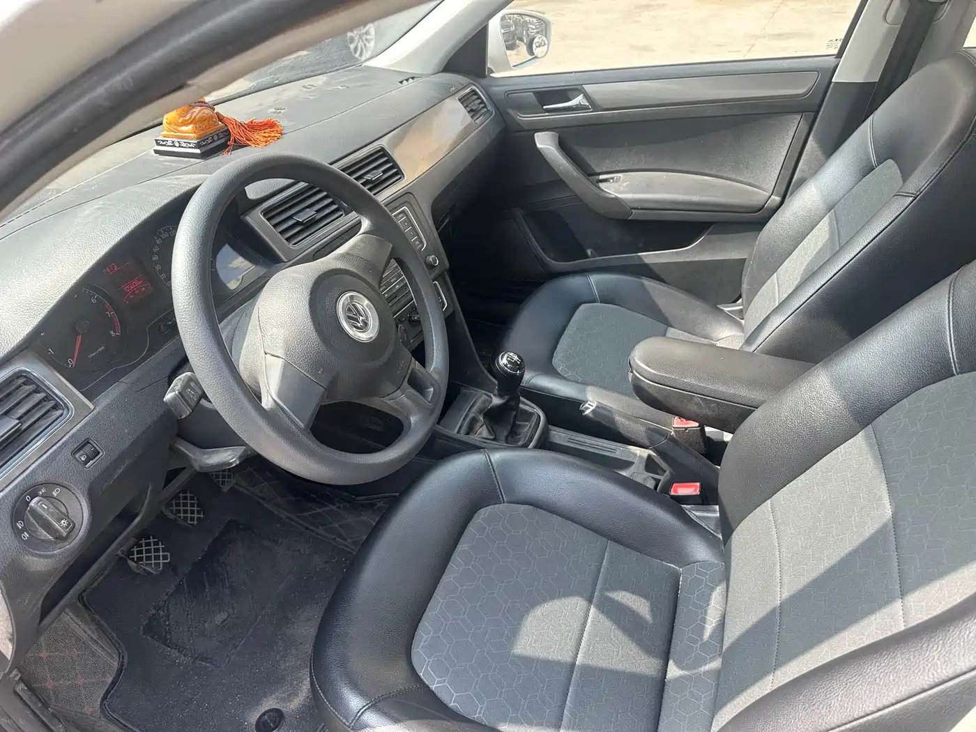 Volkswagen Santana 2015 1.6L Manual Comfort Edition фото 9