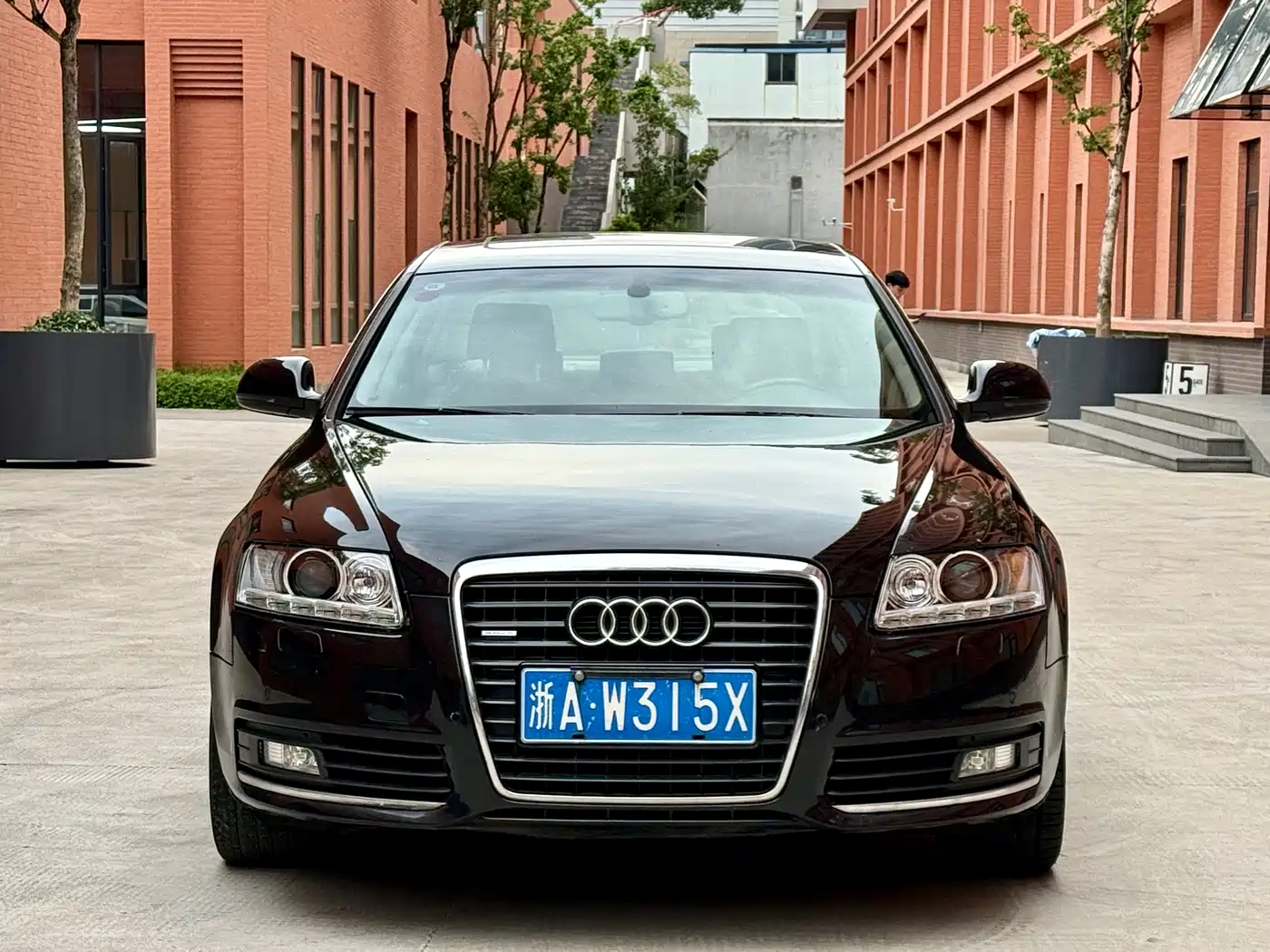 Фото 2 - Audi A6L