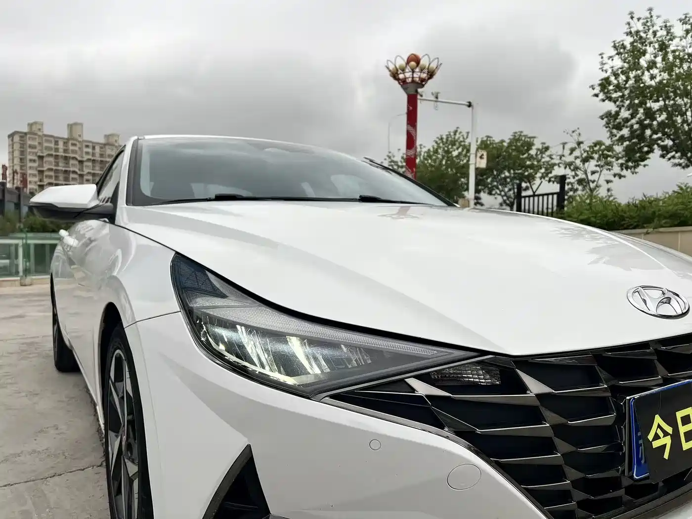 Hyundai Elantra 2021 1.5L CVT LUX Premium Edition фото 13