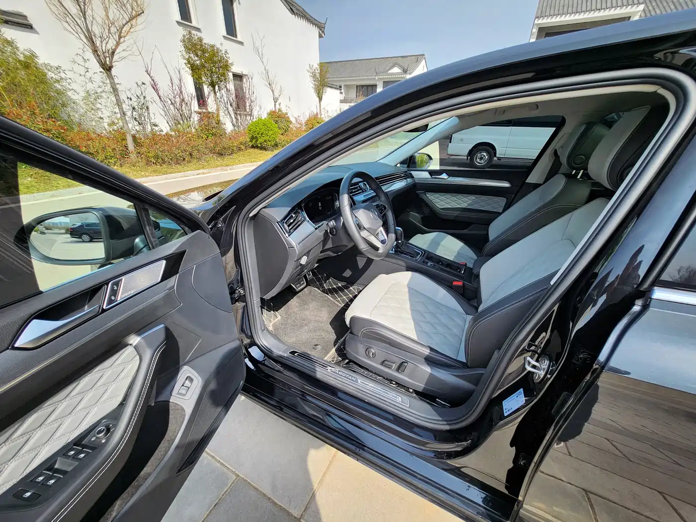 Volkswagen Magotan 2023 Model 2 Million Commemorative Edition 330TSI DSG Luxury фото 5