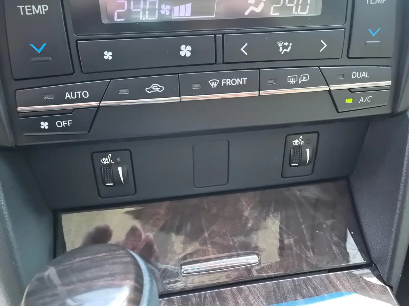 Toyota Camry 2015 2.0G Leading Edition фото 21