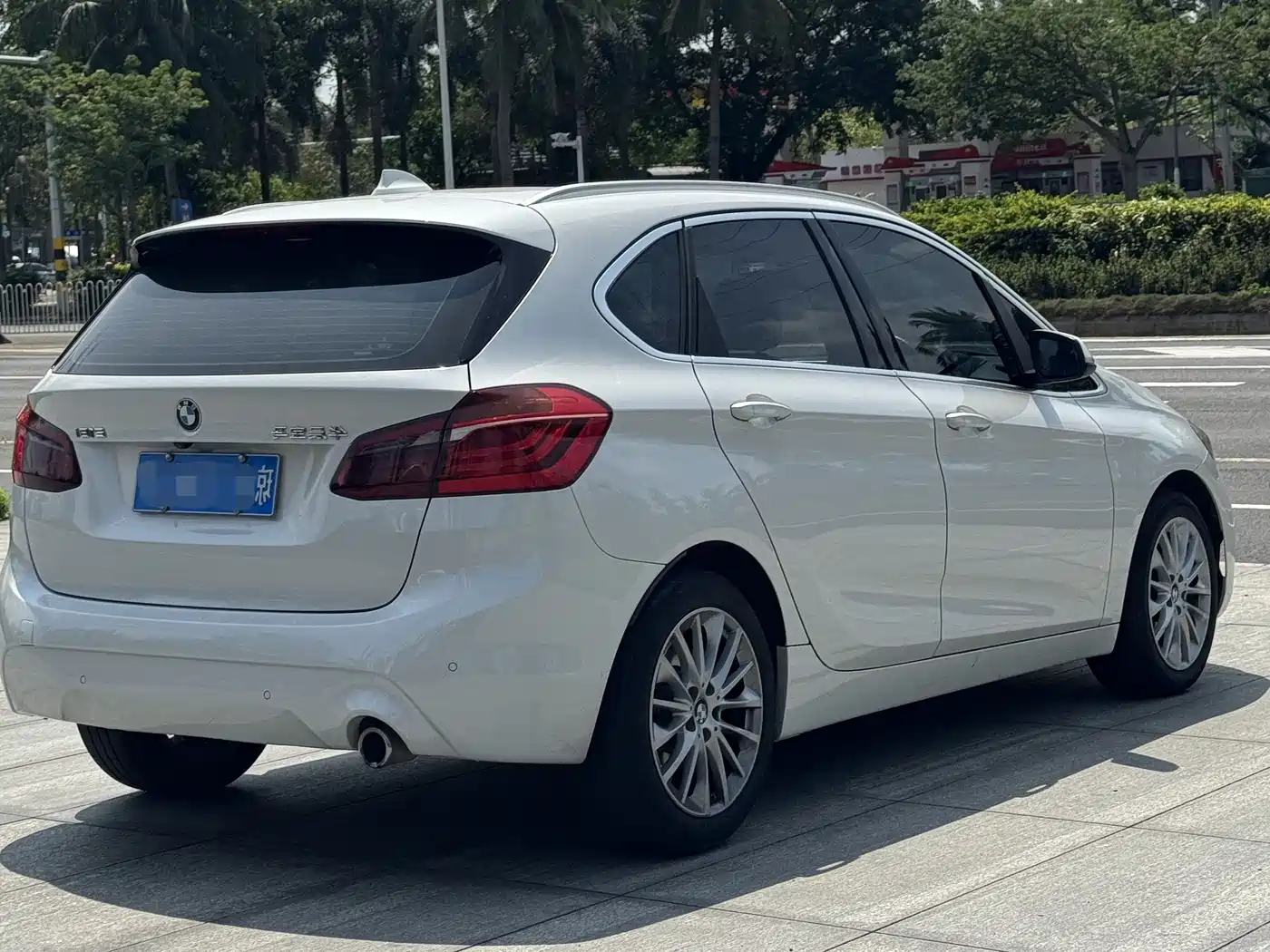 BMW 2 Series Touring 2018 218i Luxury Line фото 7
