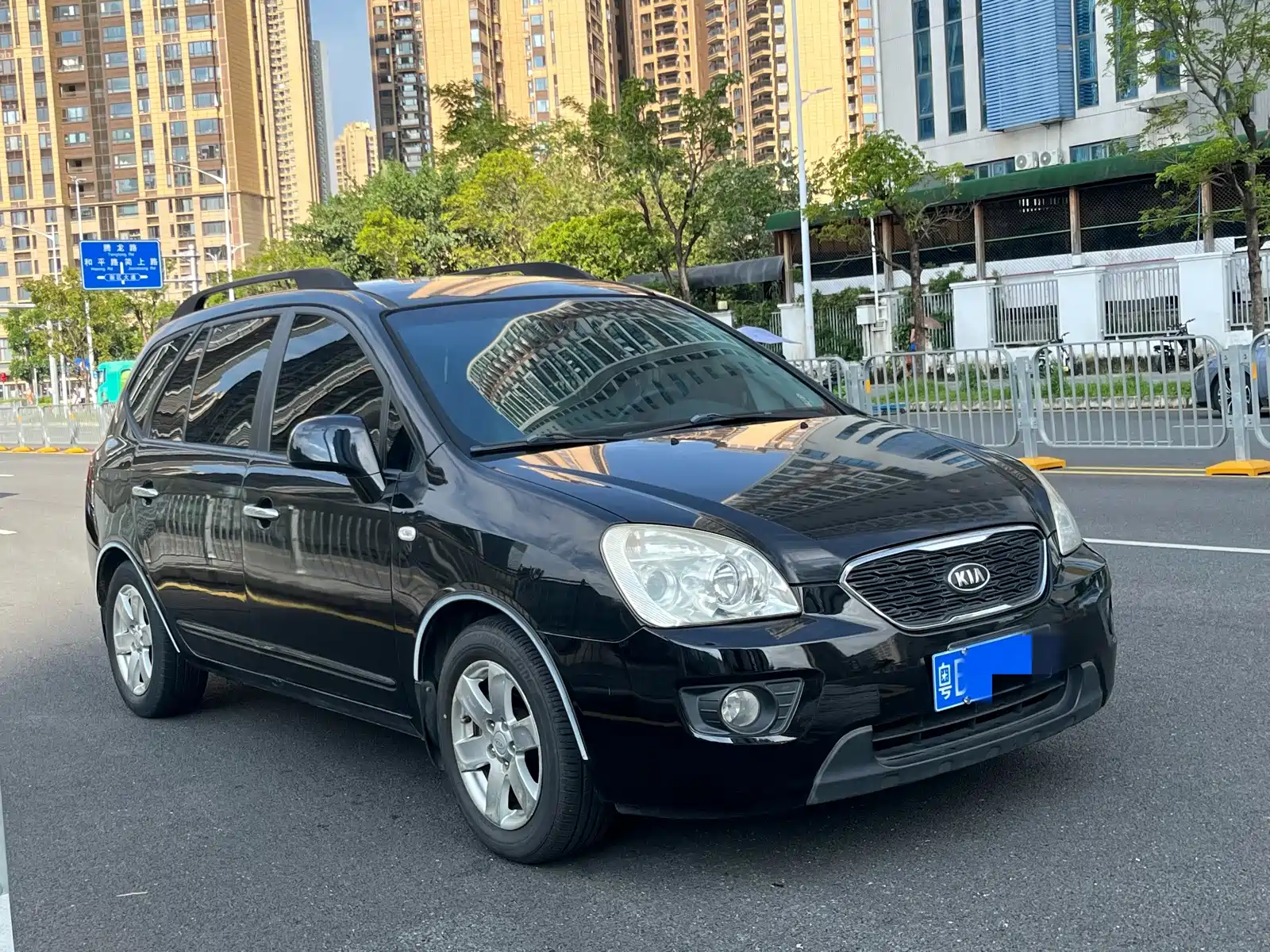 Фото 7 - Kia Carens