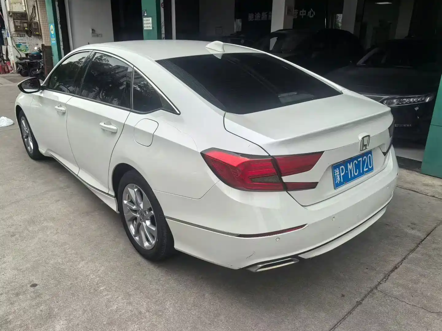 Фото 4 - Honda Accord