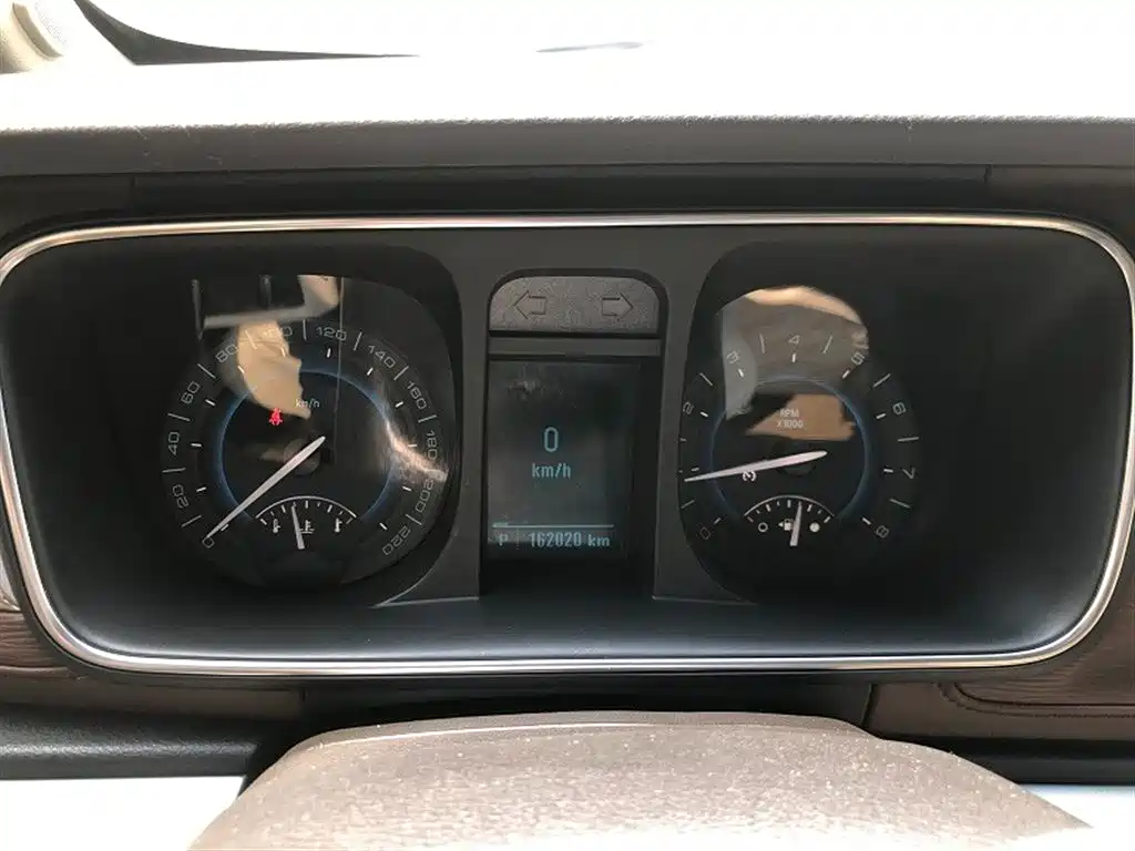 Buick GL8 2015 2.4L Luxury Business Exclusive Edition фото 5