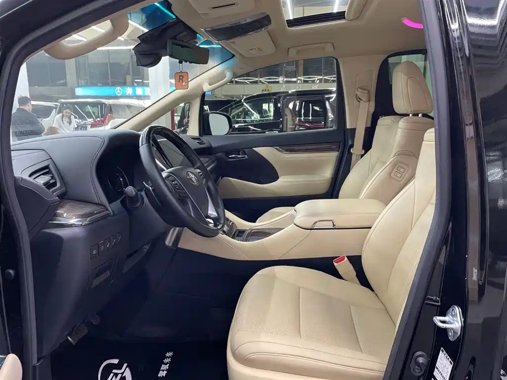 Toyota Vellfire 2021 Crown Hybrid 2.5L HV Premium Edition фото 8