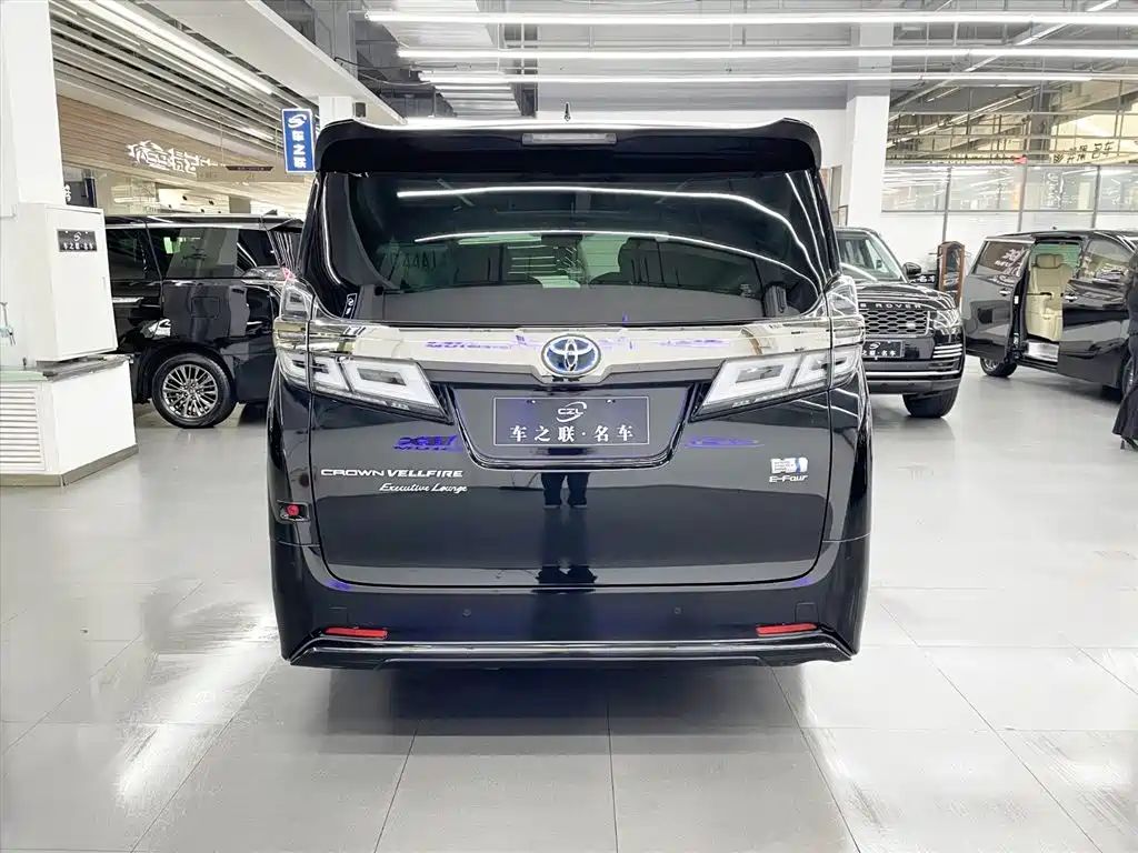 Toyota Vellfire 2021 Crown Hybrid 2.5L HV Premium Edition фото 5