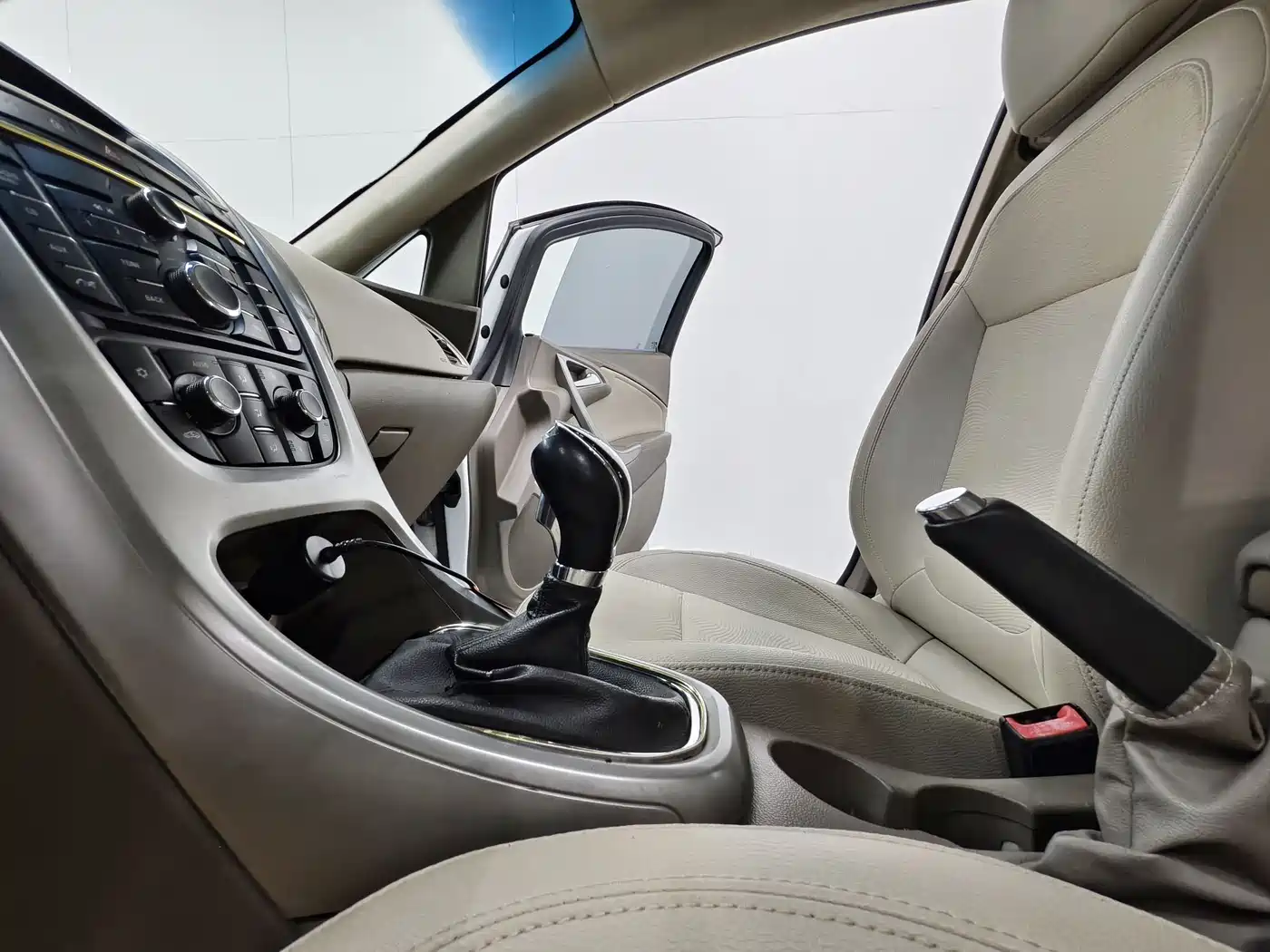 Buick Excelle 2013 Model GT 1.6L Manual Progressive фото 12