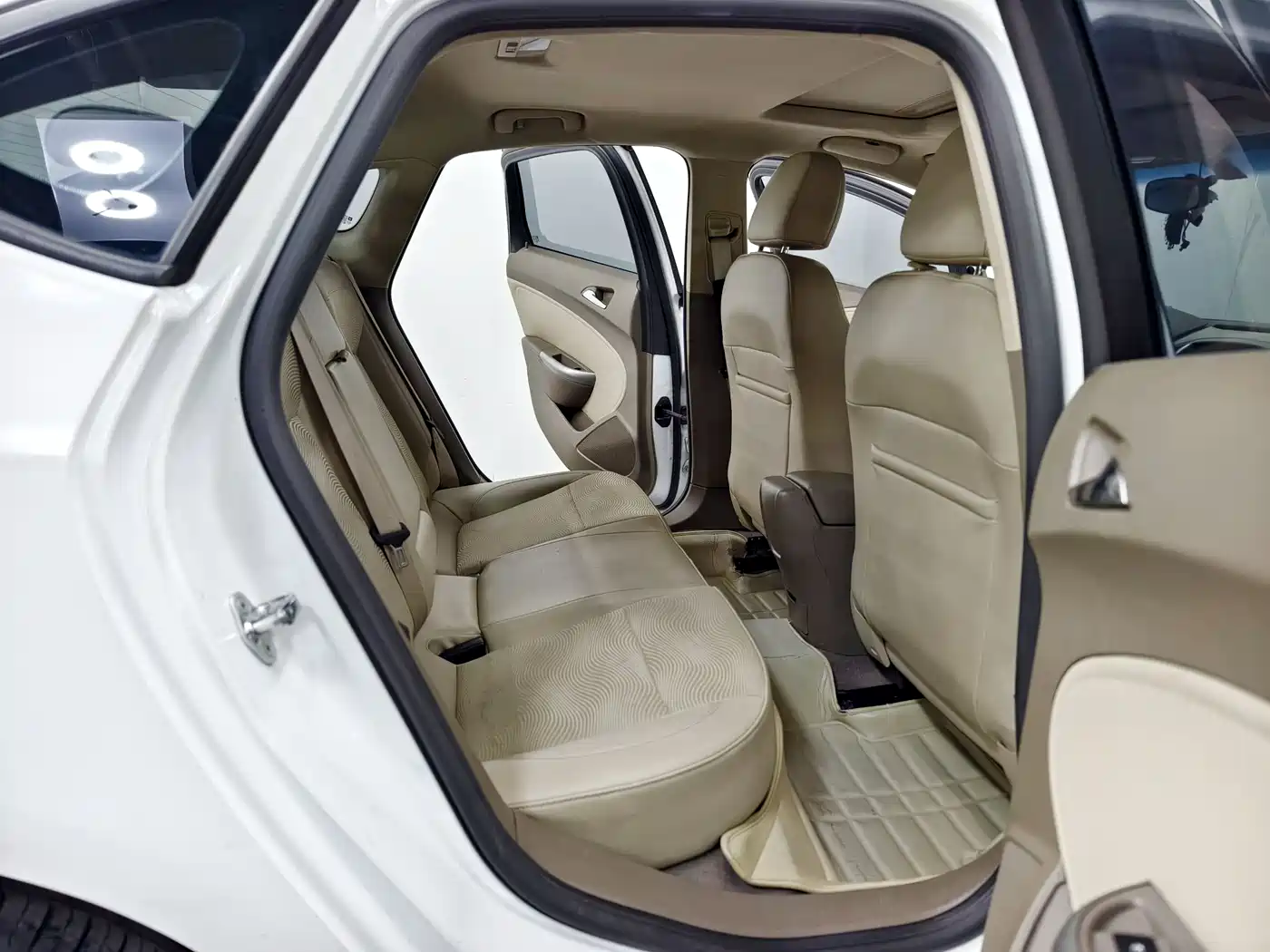 Buick Excelle 2013 Model GT 1.6L Manual Progressive фото 16