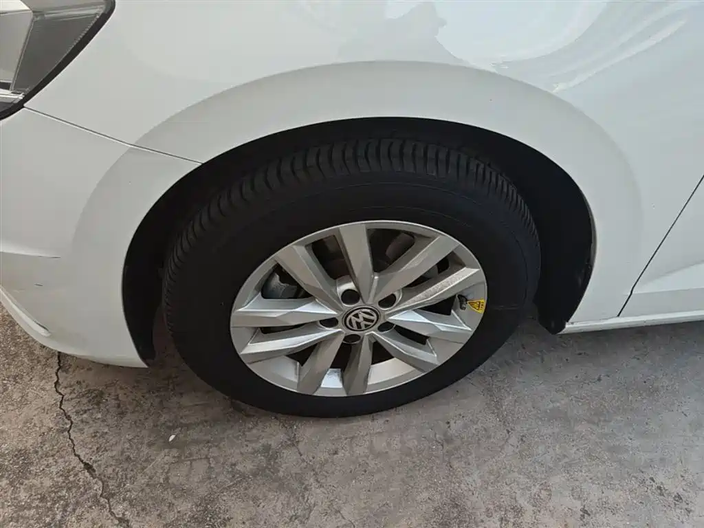 Volkswagen Touran 2018 Touran L 280TSI DSG Comfort 7-seater China V фото 23