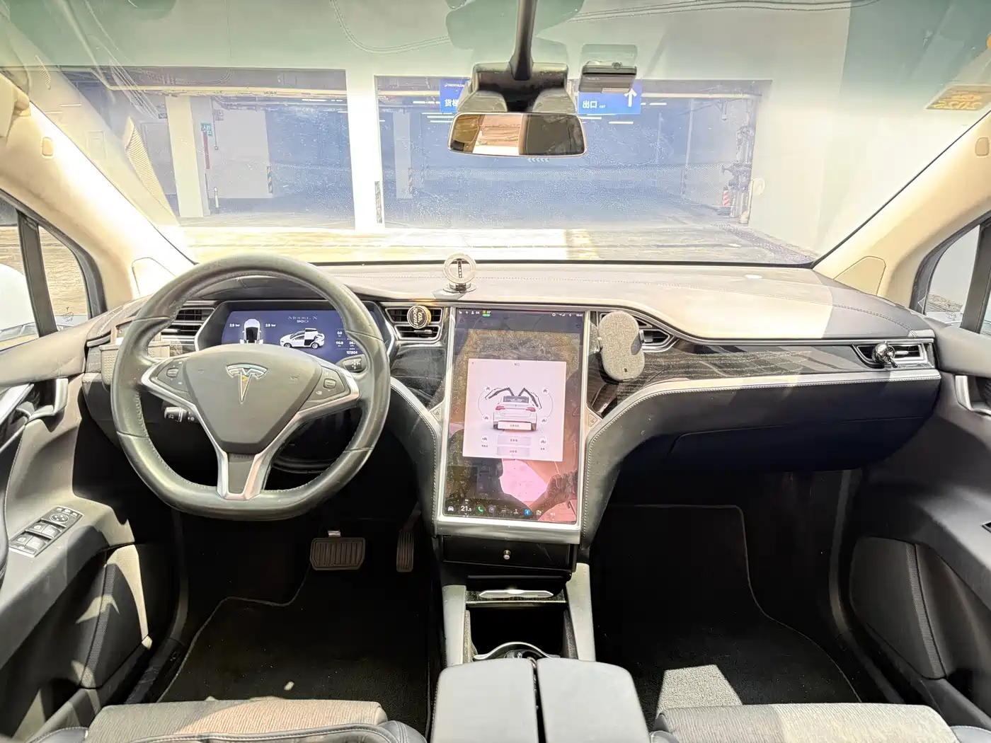 TESLA MODEL X