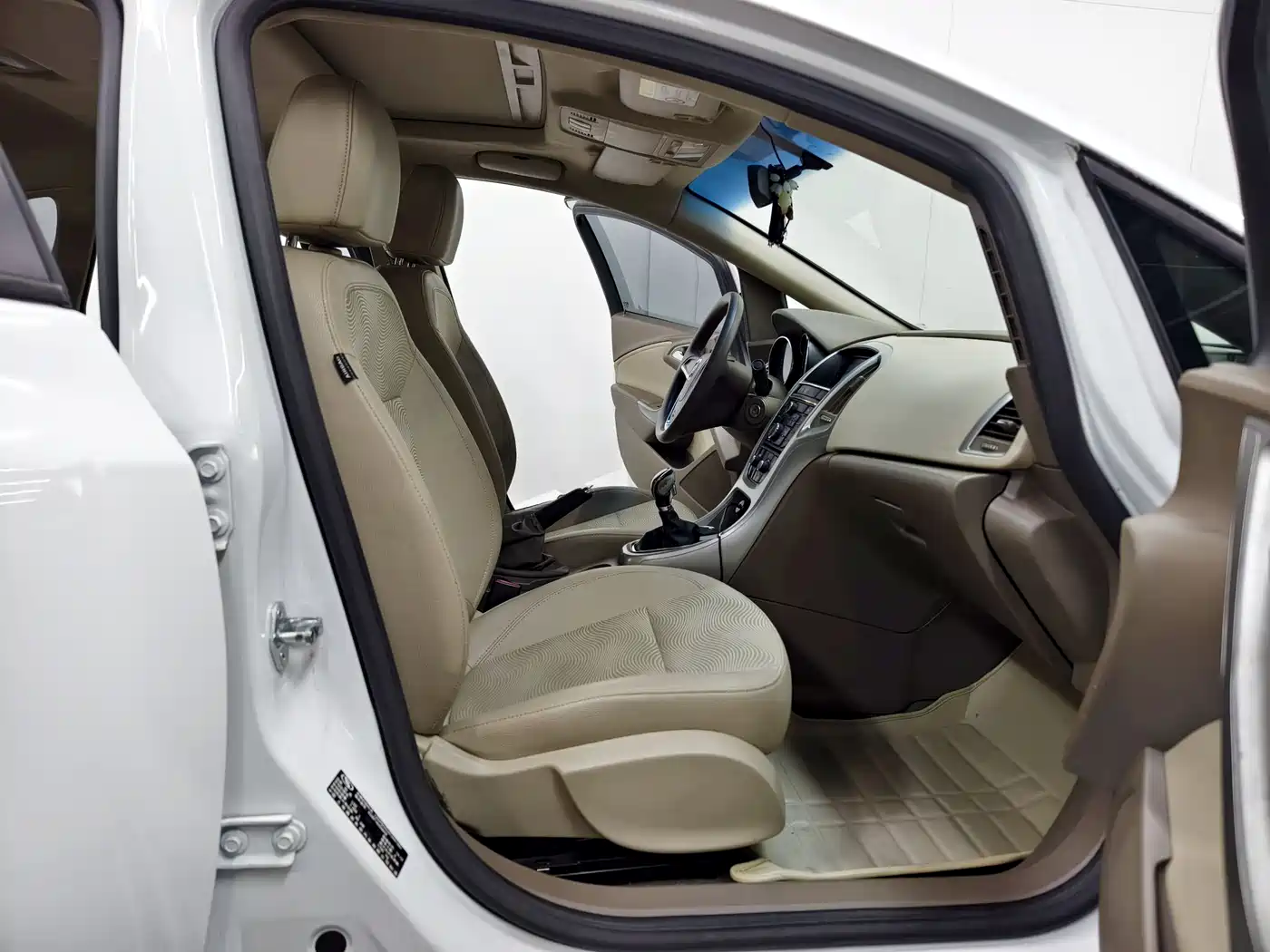 Buick Excelle 2013 Model GT 1.6L Manual Progressive фото 14