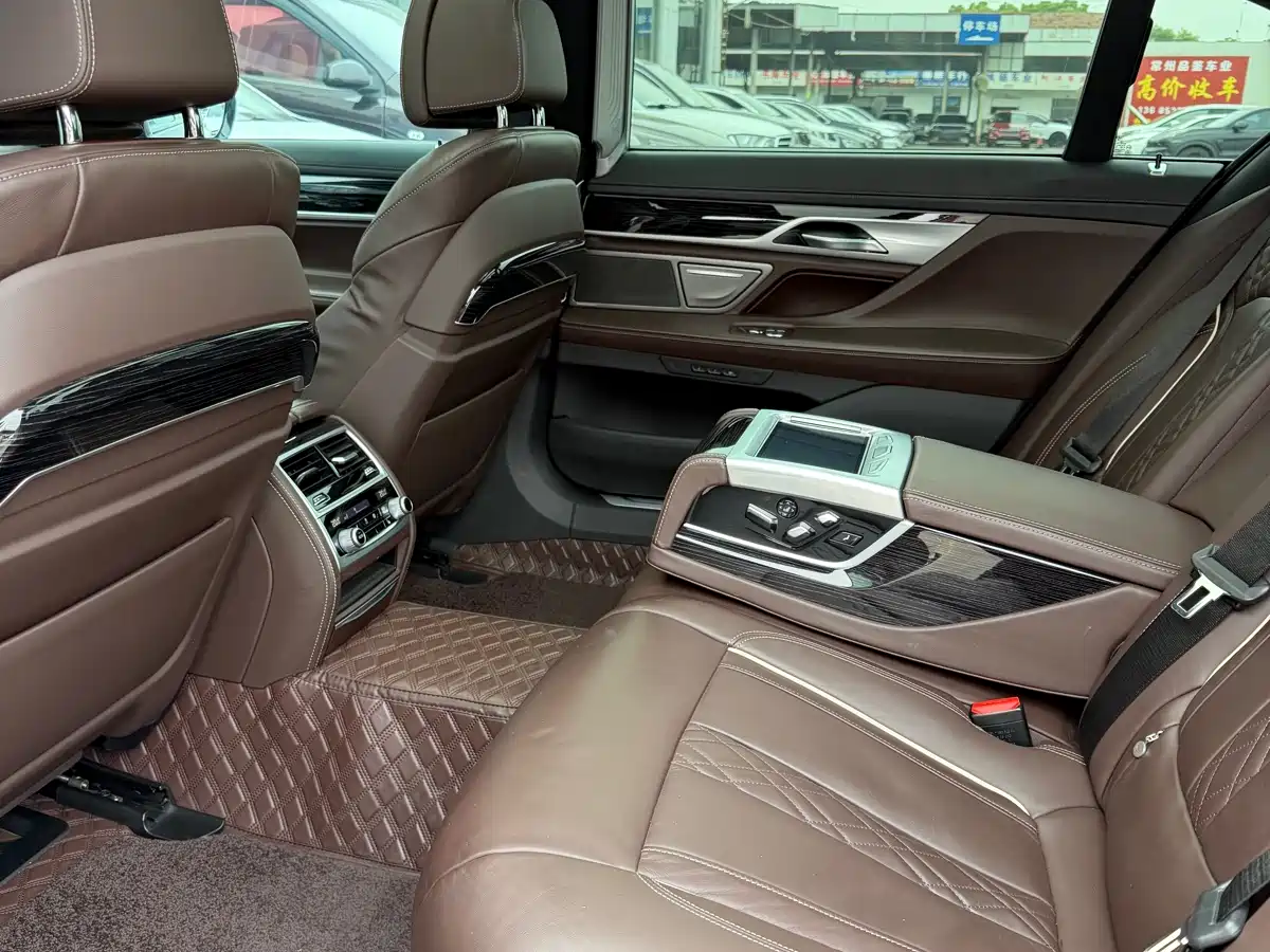 BMW 7 Series 2021 Model 730Li M Sport Package фото 6