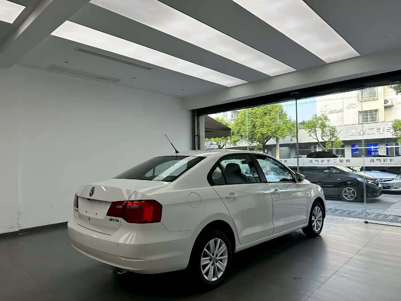 Volkswagen Jetta 2015 1.6L Manual Comfort фото 9