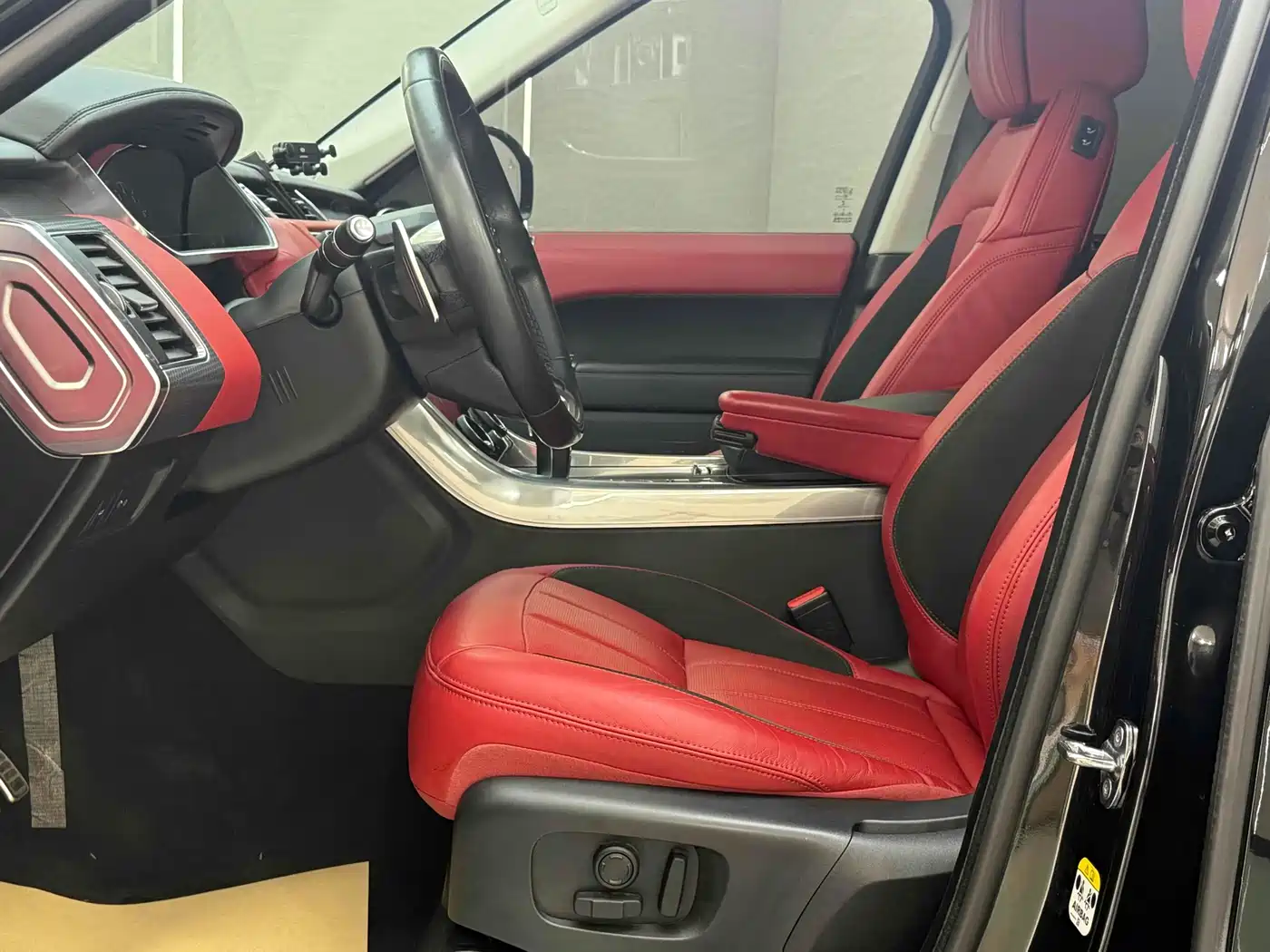 Land Rover Range Rover Sport 2021 3.0 L6 Gloss Black Edition фото 16