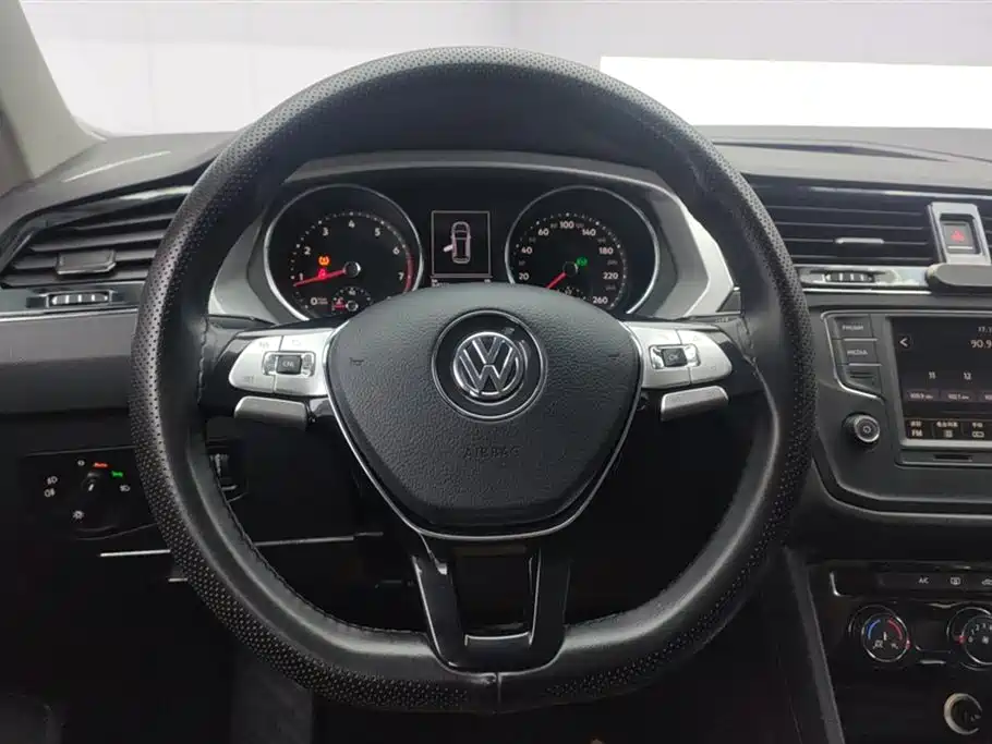 Volkswagen Tiguan L 2017 330TSI Automatic 2WD Trend Edition фото 15